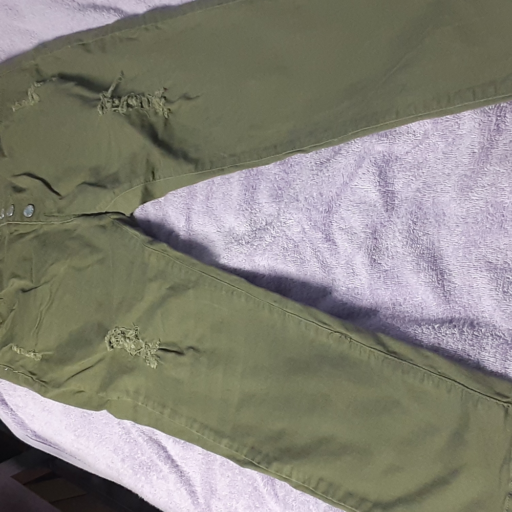 V I P JEANS women's size 15/16 color army green distressed skinny pants